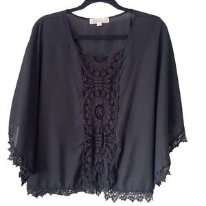 Penelope blouse size Small‎ kimono sleeve cropped black lace trim floral
